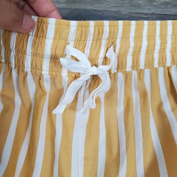Old Navy Women’s Yellow Striped High Rise Shorts Size XL NWT Pull-On Pockets - Picture 2 of 6